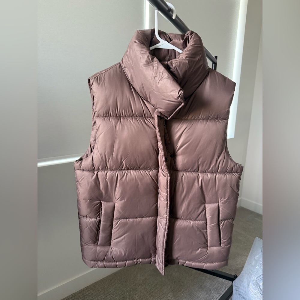 American Eagle Outfitters Puffer Vest in Brown